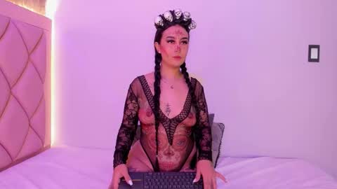 Snapshot of antonellaqueeen chatting on 10/14/25, 11:00 ANTONELLE  online show from 10/14/25, 11:00