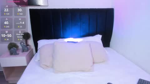 antonellariva_ online show from 09/08/25, 08:52