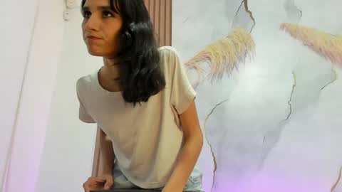 Snapshot of antonellarossi_os chatting on 04/15/26, 11:05 antonellarossi_os online show from 04/15/26, 11:05