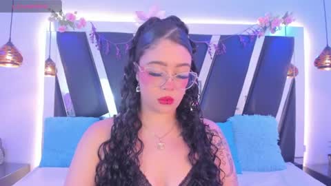 A N T O N E L L E  online show from 06/25/26, 11:37