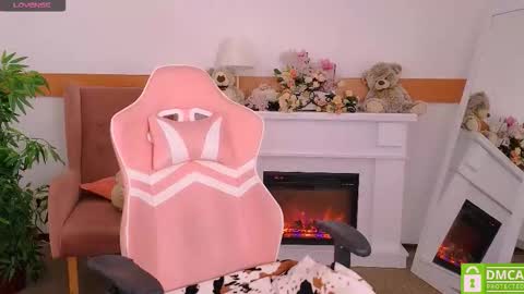 Snapshot of antonia_ferrero chatting on 11/09/25, 06:55 antonia_ferrero online show from 11/09/25, 06:55