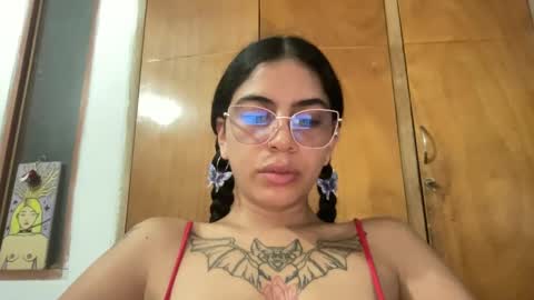 Snapshot of antoniabloom chatting on 02/25/25, 10:50 Antonia online show from 02/25/25, 10:50