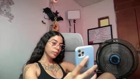 Snapshot of antoniabloom chatting on 09/10/25, 05:46 Antonia online show from 09/10/25, 05:46