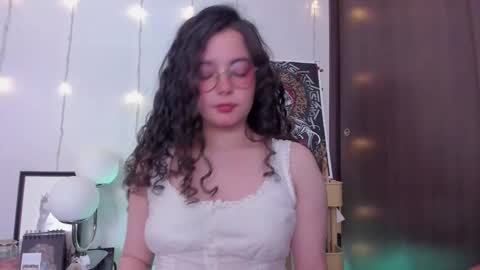 Snapshot of antoniart_ chatting on 10/02/25, 03:13 Antonia online show from 10/02/25, 03:13