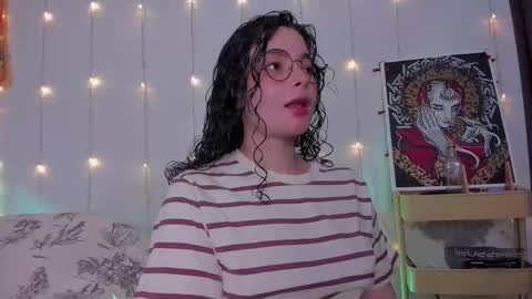 Snapshot of antoniart_ chatting on 10/12/25, 02:32 Antonia online show from 10/12/25, 02:32