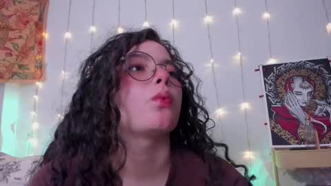 Snapshot of antoniart_ chatting on 10/13/25, 02:22 Antonia online show from 10/13/25, 02:22