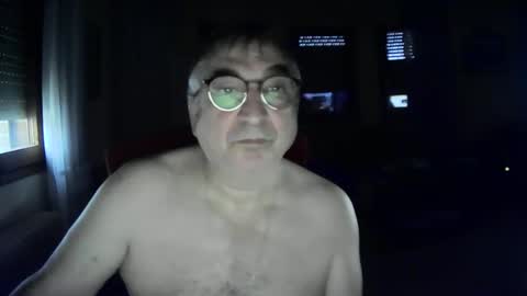 Antonio online show from 12/15/25, 02:32