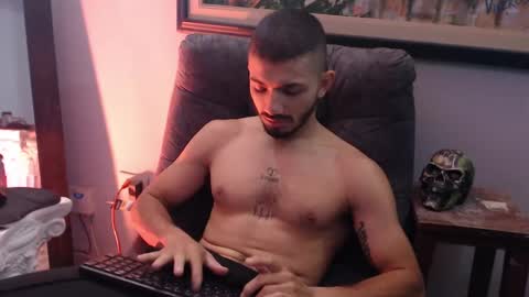 Snapshot of antoniocuervo chatting on 12/31/24, 11:42 Hadez online show from 12/31/24, 11:42