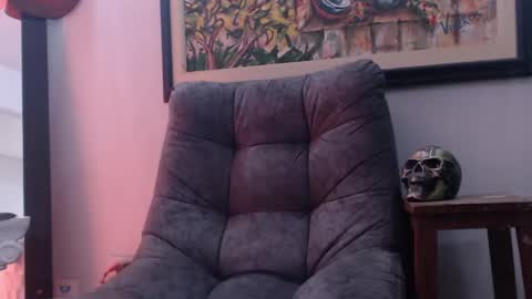 Snapshot of antoniocuervo chatting on 01/04/25, 02:25 Hadez online show from 01/04/25, 02:25