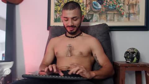 Snapshot of antoniocuervo chatting on 01/10/25, 07:32 Hadez online show from 01/10/25, 07:32