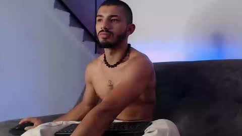 Snapshot of antoniocuervo chatting on 01/17/25, 05:30 Hadez online show from 01/17/25, 05:30