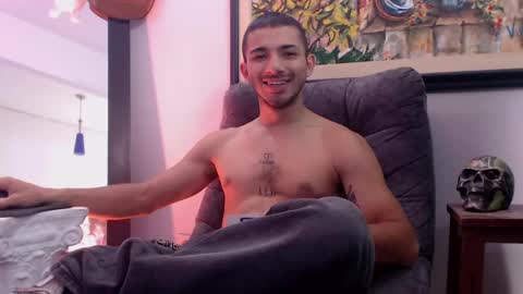 Snapshot of antoniocuervo chatting on 01/25/25, 04:35 Hadez online show from 01/25/25, 04:35