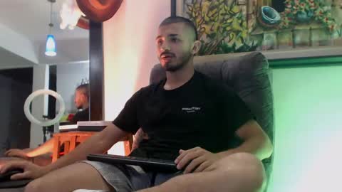 Snapshot of antoniocuervo chatting on 02/04/25, 11:27 Hadez online show from 02/04/25, 11:27