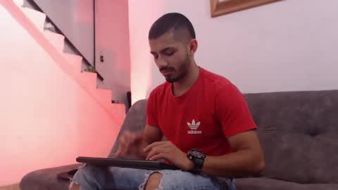 Snapshot of antoniocuervo chatting on 02/11/25, 04:46 Hadez online show from 02/11/25, 04:46
