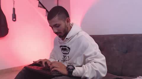 Snapshot of antoniocuervo chatting on 02/13/25, 09:17 Hadez online show from 02/13/25, 09:17