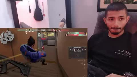 Snapshot of antoniocuervo chatting on 02/15/25, 12:33 Hadez online show from 02/15/25, 12:33