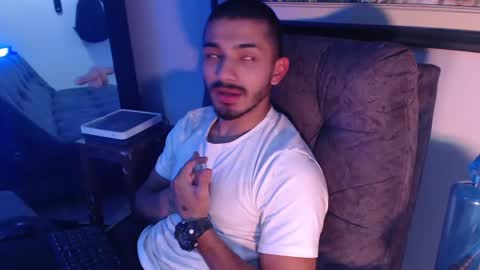 Snapshot of antoniocuervo chatting on 02/16/25, 11:48 Hadez online show from 02/16/25, 11:48