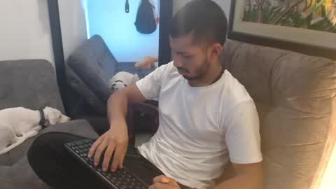 Snapshot of antoniocuervo chatting on 02/17/25, 10:29 Hadez online show from 02/17/25, 10:29