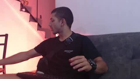 Snapshot of antoniocuervo chatting on 02/28/25, 12:09 Hadez online show from 02/28/25, 12:09