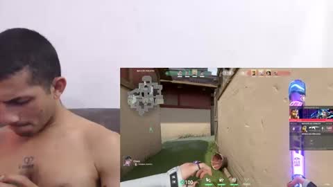 Snapshot of antoniocuervo chatting on 03/01/25, 01:11 Hadez online show from 03/01/25, 01:11