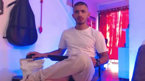 Snapshot of antoniocuervo chatting on 03/08/25, 12:20 Hadez online show from 03/08/25, 12:20