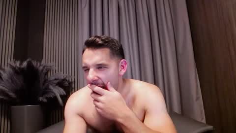 Snapshot of antoniovalentinidiamond chatting on 10/28/25, 08:00 HI My name is Antonio online show from 10/28/25, 08:00