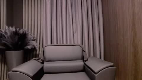 Snapshot of antoniovalentinidiamond chatting on 11/30/25, 07:51 HI My name is Antonio online show from 11/30/25, 07:51