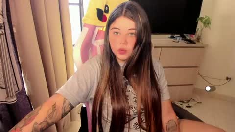   Independent model  online show from 04/28/26, 09:09