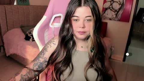   Independent model  online show from 05/12/26, 09:12
