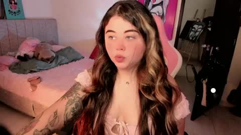   Independent model  online show from 05/17/26, 06:26
