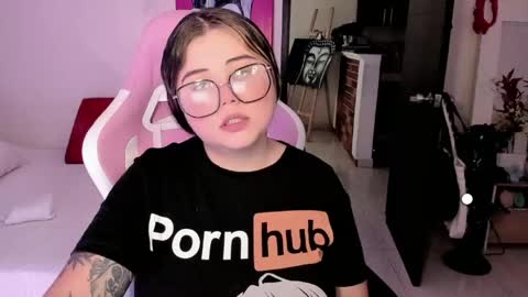   Independent model  online show from 05/27/26, 08:06