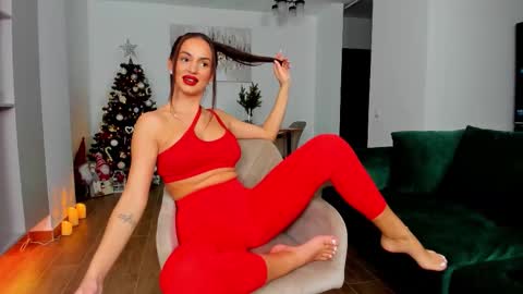 Snapshot of anyabrunette chatting on 12/17/25, 02:34 anyabrunette online show from 12/17/25, 02:34