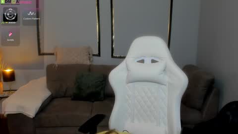 Snapshot of anyarayne chatting on 11/23/25, 01:22 Anya online show from 11/23/25, 01:22