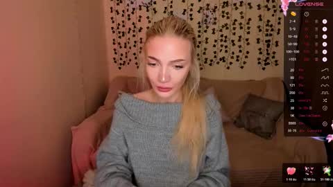 Snapshot of anyataylorr chatting on 11/12/25, 02:23 Anya online show from 11/12/25, 02:23