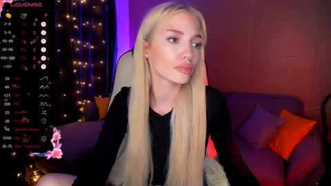 Snapshot of anyataylorr chatting on 11/24/25, 08:25 Anya online show from 11/24/25, 08:25