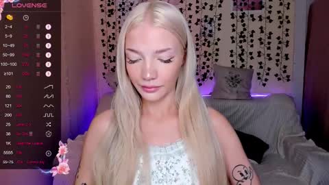 Snapshot of anyataylorr chatting on 12/03/25, 02:08 Anya online show from 12/03/25, 02:08