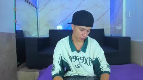 Snapshot of anyelo_sexyhot chatting on 09/21/25, 12:18 anyelo_sexyhot online show from 09/21/25, 12:18