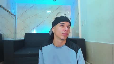 Snapshot of anyelo_sexyhot chatting on 10/12/25, 01:10 anyelo_sexyhot online show from 10/12/25, 01:10