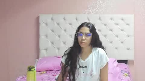 Snapshot of aome_rainbow2 chatting on 02/20/25, 06:17 Aome Rainbow online show from 02/20/25, 06:17