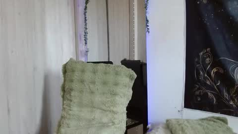 aphrodite__bloom online show from 10/17/25, 07:49