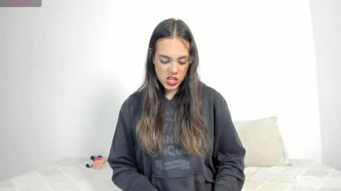 Snapshot of aphrodite_rosse chatting on 06/08/26, 01:28 aphrodite_rosse online show from 06/08/26, 01:28