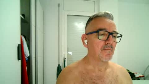 Snapshot of apixaba chatting on 09/30/25, 09:31 furry bear online show from 09/30/25, 09:31