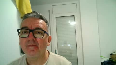 Snapshot of apixaba chatting on 10/19/25, 09:48 furry bear online show from 10/19/25, 09:48