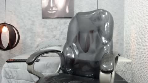 Snapshot of apolo_98 chatting on 12/27/24, 04:21 APOLO online show from 12/27/24, 04:21