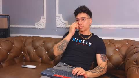Snapshot of apolo_burton chatting on 09/22/25, 05:48 APOLO online show from 09/22/25, 05:48