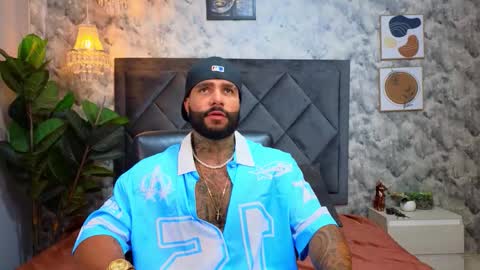 Snapshot of apolo_rousse chatting on 11/15/25, 10:48 Apolo online show from 11/15/25, 10:48