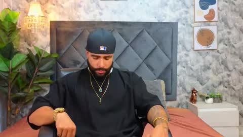 Snapshot of apolo_rousse chatting on 11/17/25, 09:31 Apolo online show from 11/17/25, 09:31