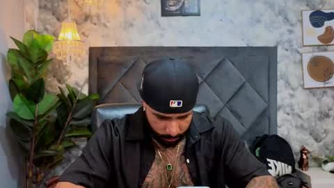 Snapshot of apolo_rousse chatting on 11/20/25, 12:11 Apolo online show from 11/20/25, 12:11