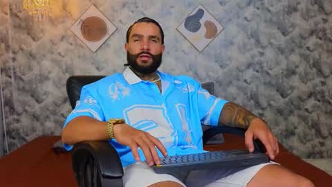 Snapshot of apolo_rousse chatting on 12/14/25, 09:30 Apolo online show from 12/14/25, 09:30