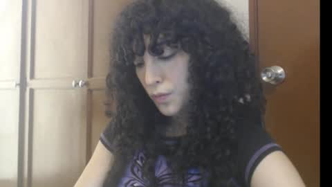 Snapshot of apolosbitch chatting on 10/04/25, 03:32 Nix online show from 10/04/25, 03:32